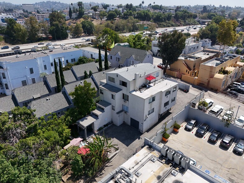 434 N Lake St, Los Angeles, CA à vendre - Photo de l’immeuble – Image 2 sur 10