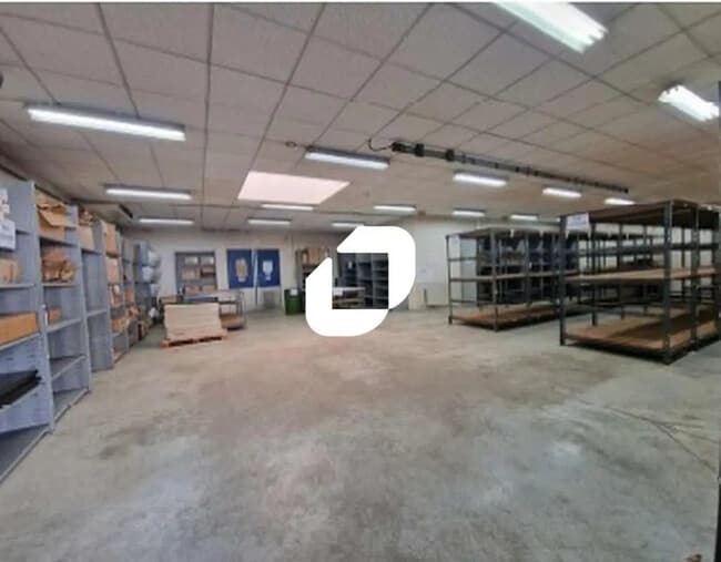 Plus de détails pour Bureau, Local d'activités à louer