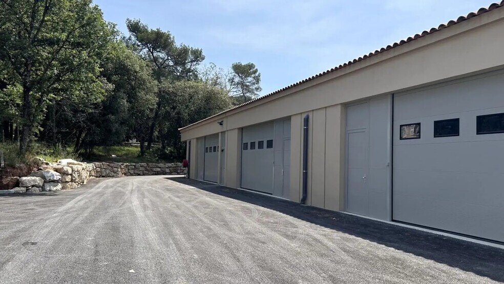 Local d’activités dans Valbonne à louer - Photo de l’immeuble – Image 3 sur 10