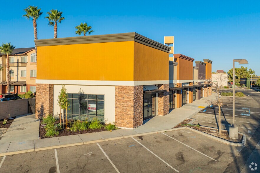 165 Commerce Ave, Manteca, CA à louer - Photo de l’immeuble – Image 2 sur 13