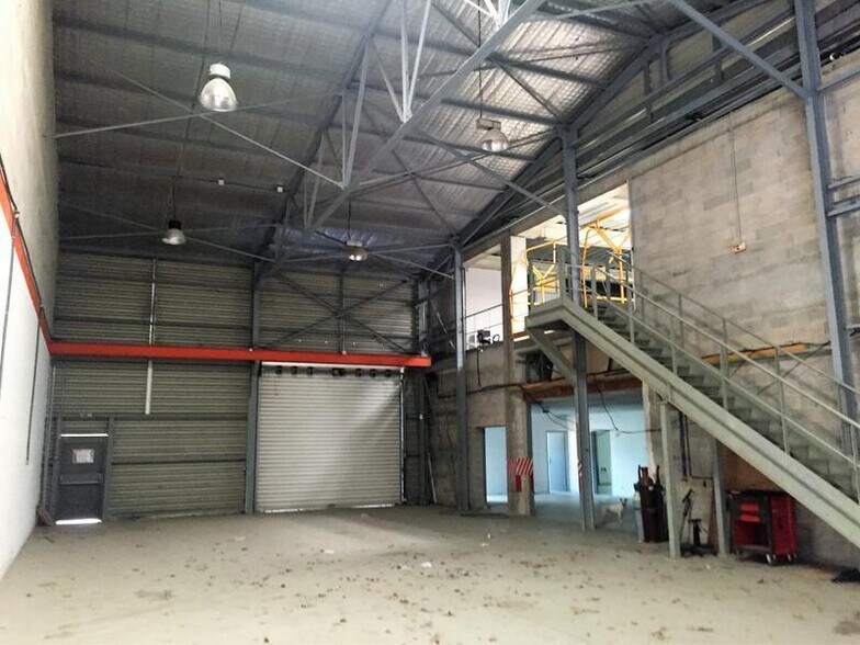 Local commercial dans Gémenos à louer - Photo de l’immeuble – Image 3 sur 10