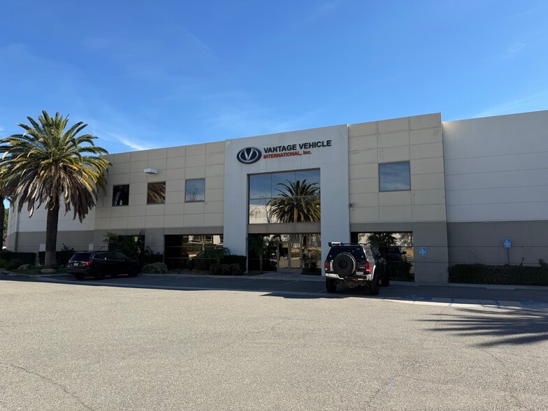 1740 N Delilah St, Corona, CA à louer - Photo de l’immeuble – Image 1 sur 3