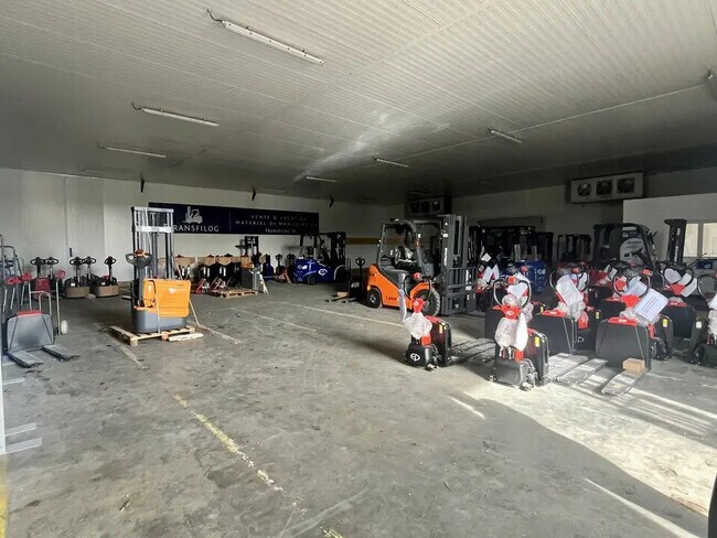 Plus de détails pour Local d'activités à louer