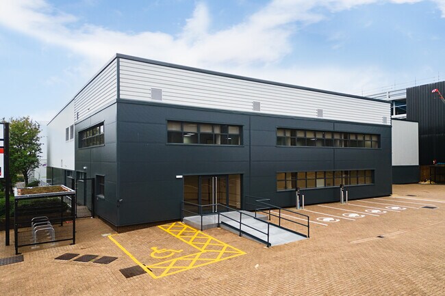 Plus de détails pour 16 Colonial Way, Watford - Industriel/Logistique à louer