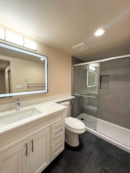 9025 35th Ave SW, Seattle, WA à vendre - Photo de l’immeuble – Image 3 sur 10