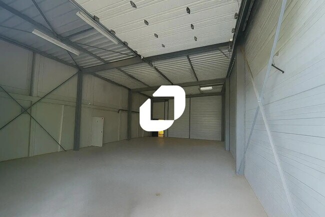 Plus de détails pour Local d’activités à vendre