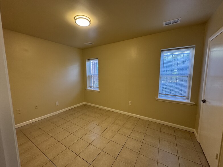 3130 Buena Vista Ter SE, Washington, DC à vendre - Photo de l’immeuble – Image 3 sur 18