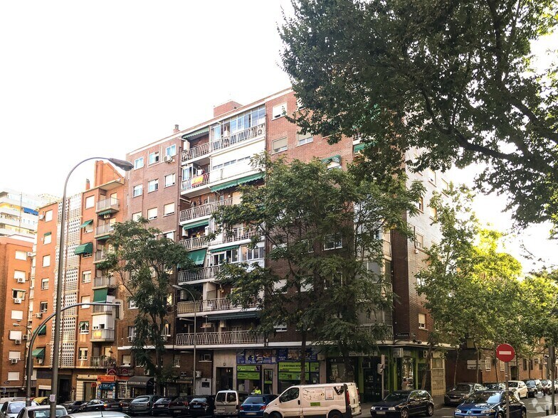 Immeuble residentiel dans Madrid, Madrid à vendre - Photo principale – Image 1 sur 2