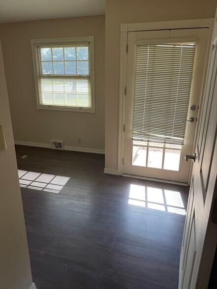 1926 N Andover Rd, Andover, KS à vendre - Photo de l’immeuble – Image 3 sur 4