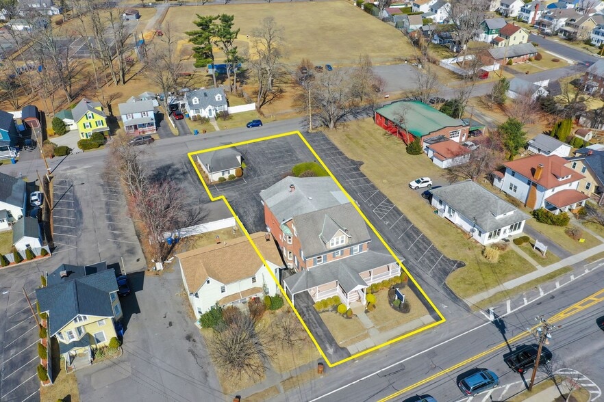 411 Albany Ave, Kingston, NY à vendre - Photo de l’immeuble – Image 2 sur 70