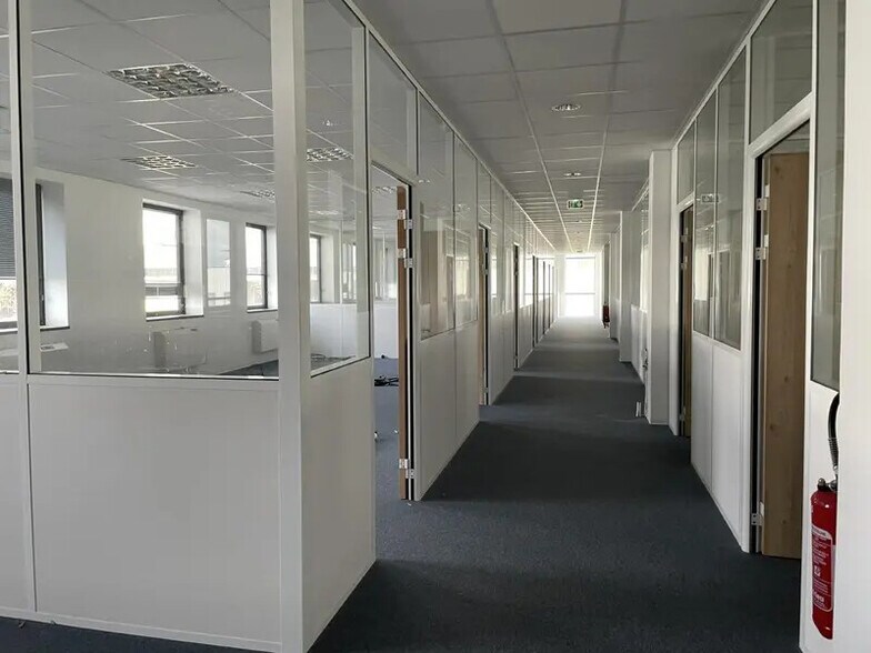 Bureau dans SAINT-OUEN-L'AUMONE à louer - Photo intérieure – Image 2 sur 10