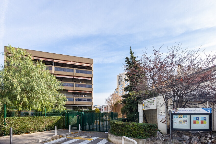 111 Rue Jean Mermoz, Marseille à louer - Photo de l’immeuble – Image 3 sur 10