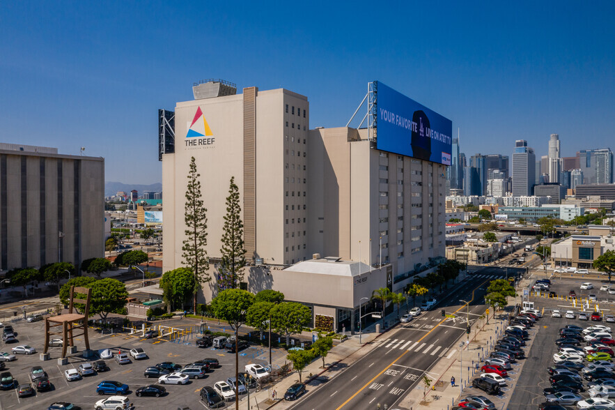 1933 S Broadway, Los Angeles, CA à louer - Photo de l’immeuble – Image 1 sur 5