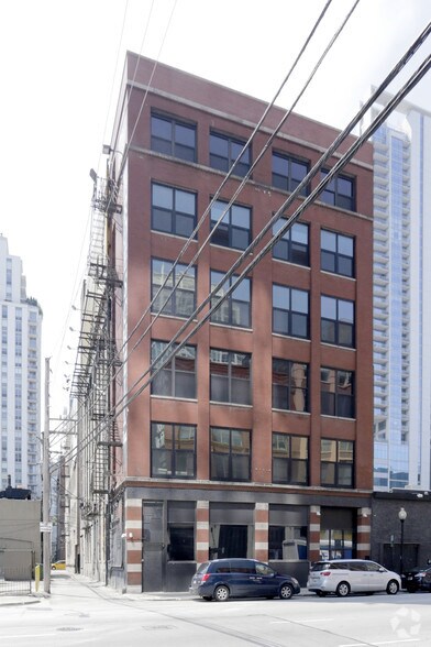 215 W Ontario St, Chicago, IL à louer - Photo principale – Image 1 sur 17