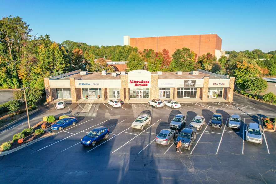 2500 Battleground Ave, Greensboro, NC à louer - Photo de l’immeuble – Image 1 sur 5