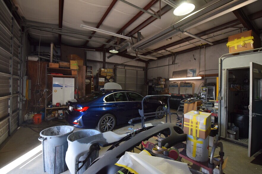 10310 Rozzelles Ferry Rd, Charlotte, NC à vendre - Photo de l’immeuble – Image 2 sur 18