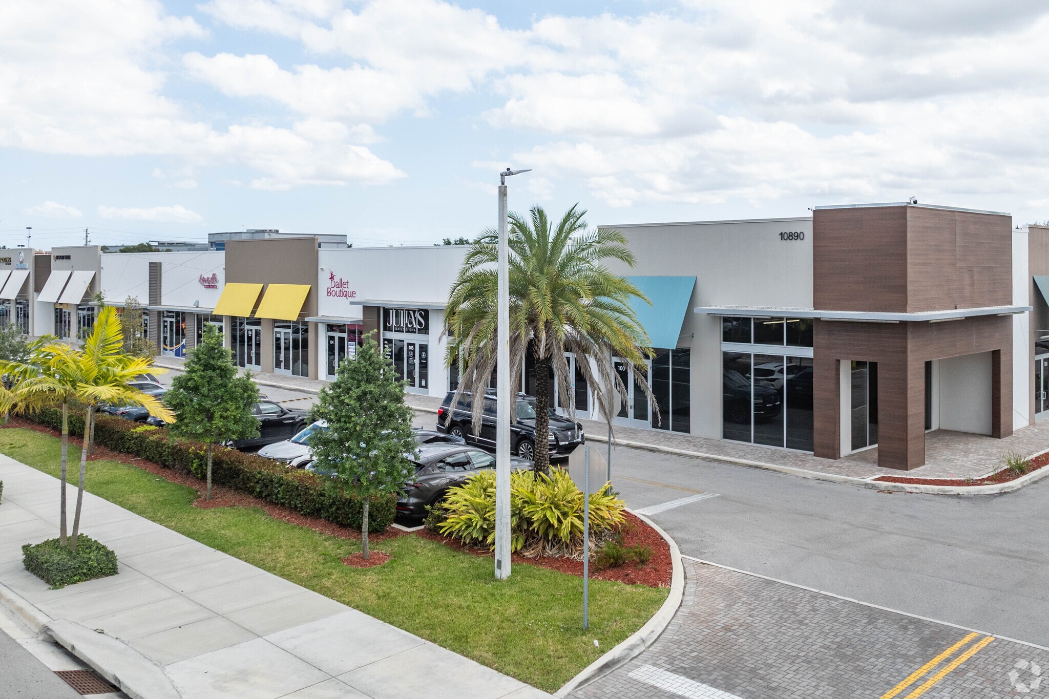 10887-10891 NW 17th St, Miami, FL à louer Photo principale– Image 1 sur 17