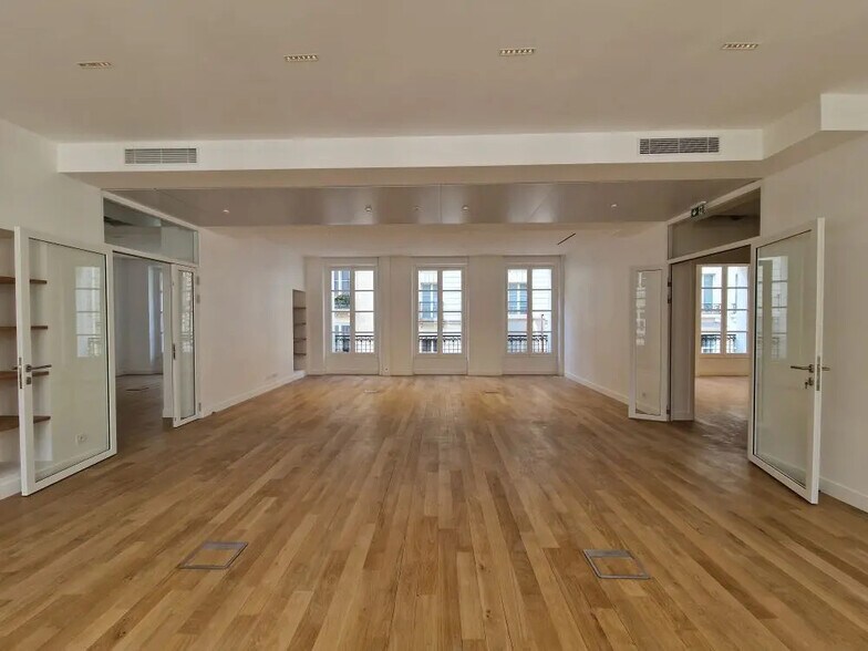 24 Rue De Caumartin, Paris à louer - Photo de l’immeuble – Image 1 sur 7