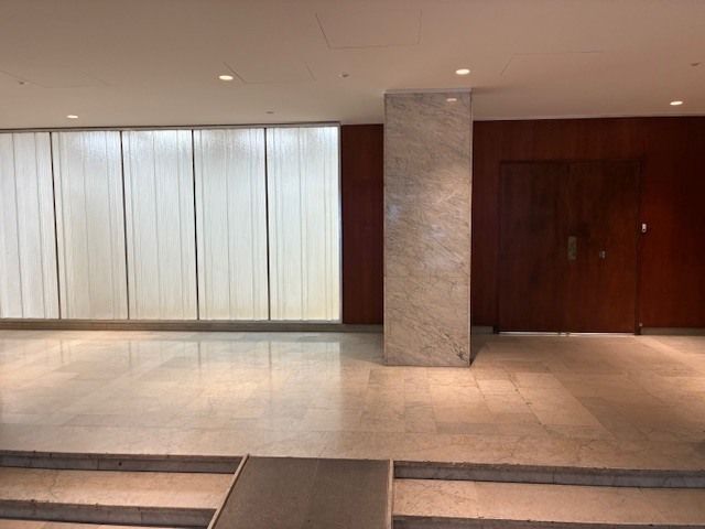 Local commercial dans Paris à vendre Hall d’entrée– Image 1 sur 9