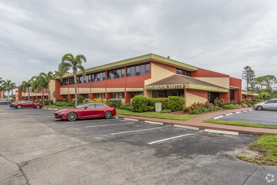 12995 S Cleveland Ave, Fort Myers, FL à vendre - Photo de l’immeuble – Image 2 sur 12