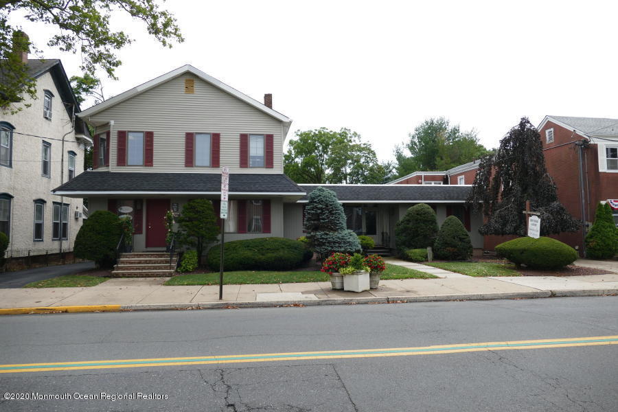58 W Main St, Freehold, NJ à louer Photo principale– Image 1 sur 17