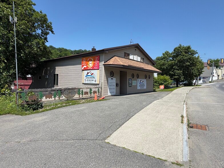 23 Spring St, Dexter, ME à vendre - Photo de l’immeuble – Image 3 sur 30