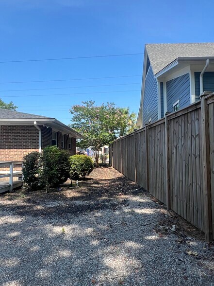 537 Folly Rd, Charleston, SC à louer - Photo de l’immeuble – Image 3 sur 40