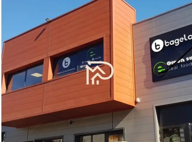 Local d’activités dans La Ciotat à louer - Photo de l’immeuble – Image 2 sur 5