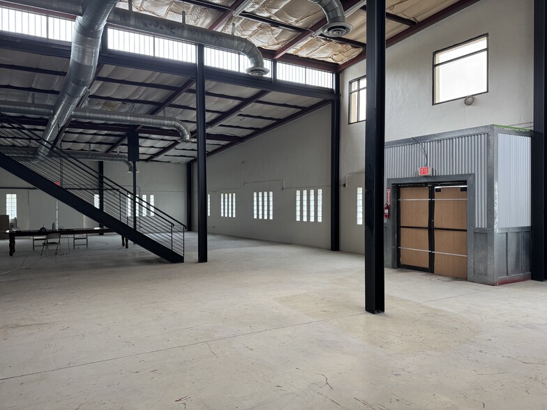 1108 S Flores St, San Antonio, TX à louer - Photo intérieure – Image 3 sur 8