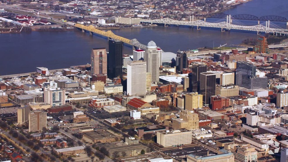501-507 S 3rd St, Louisville, KY à vendre - Vidéo aérienne par drone – Image 2 sur 10