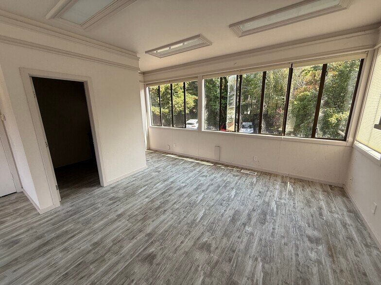 203 E Blithedale Ave, Mill Valley, CA à louer - Photo de l’immeuble – Image 2 sur 8