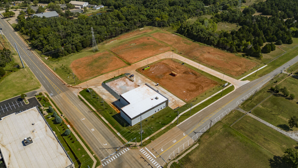 1001 NE 122nd St, Oklahoma City, OK à louer - Photo de l’immeuble – Image 1 sur 4