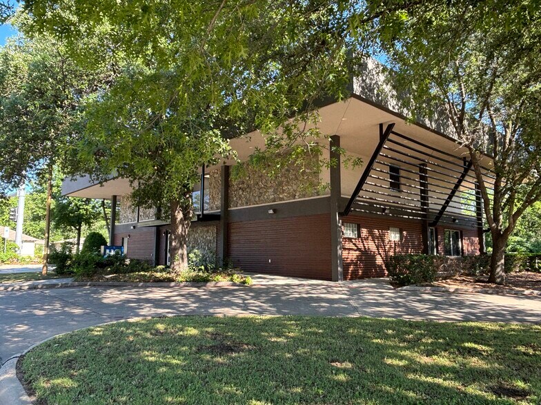 414 W Parkway St, Denton, TX à louer - Photo de l’immeuble – Image 1 sur 21