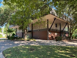 Plus de détails pour 414 W Parkway St, Denton, TX - Bureau à vendre