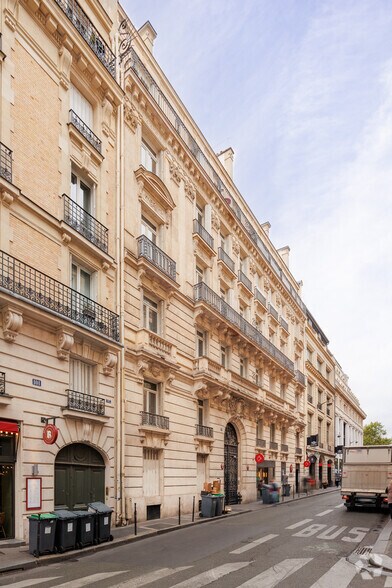 103 Rue La Boétie, Paris à louer - Photo de l’immeuble – Image 2 sur 4