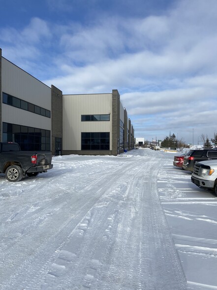 885 Memorial Dr, Wood Buffalo, AB à louer - Photo de l’immeuble – Image 1 sur 25