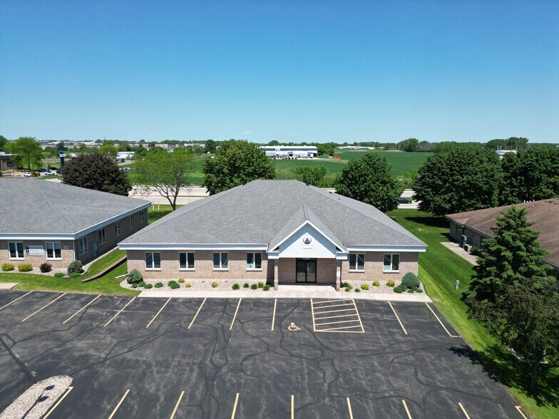 W6180 Aerotech Dr, Appleton, WI à louer - Photo de l’immeuble – Image 1 sur 13