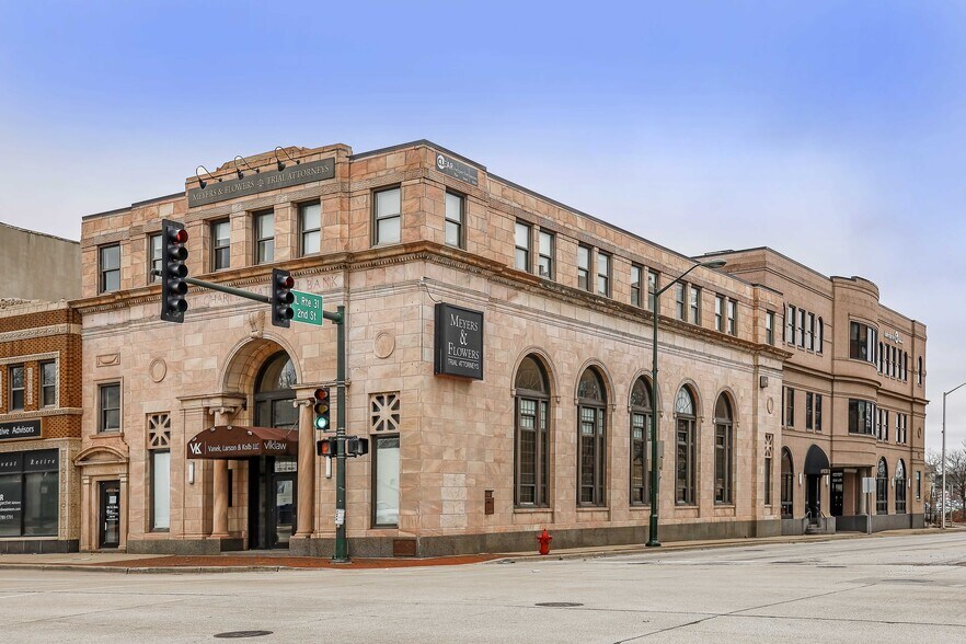 200 W Main St, Saint Charles, IL à louer - Photo de l’immeuble – Image 1 sur 8