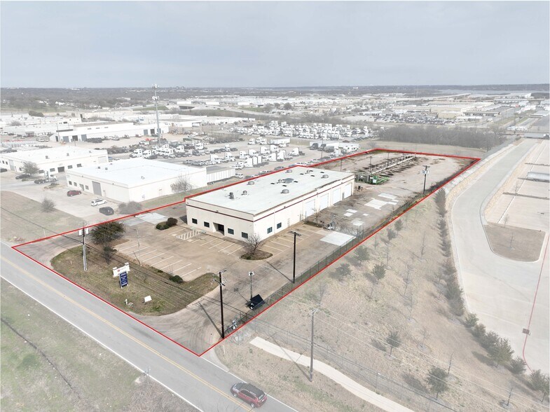 4901 Parker Henderson Rd, Fort Worth, TX à louer - Photo de l’immeuble – Image 1 sur 5