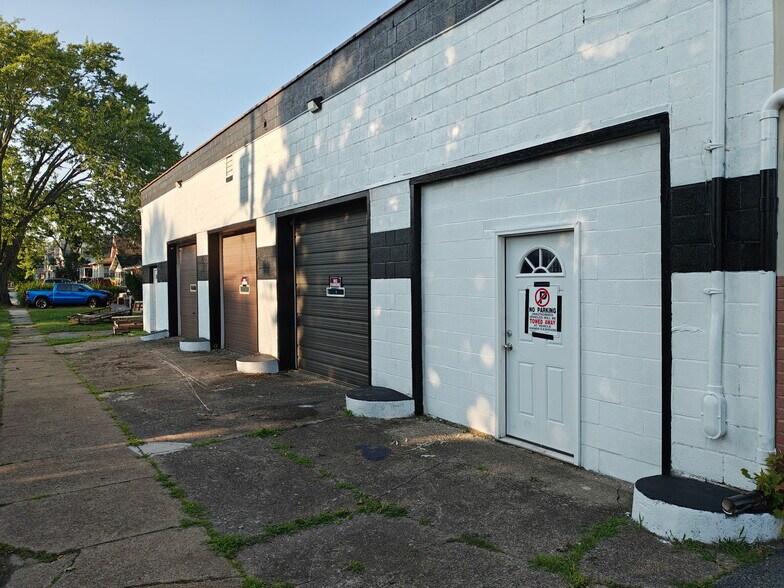 121 78th St, Niagara Falls, NY à vendre - Photo de l’immeuble – Image 3 sur 8