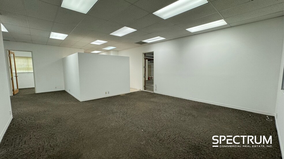7631 Alabama Ave, Canoga Park, CA à louer - Photo de l’immeuble – Image 3 sur 6