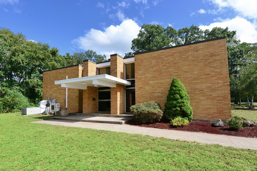 1209 John Fitch Blvd, South Windsor, CT à louer - Photo de l’immeuble – Image 2 sur 22