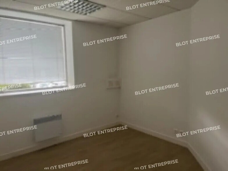 Bureau dans Quimper à vendre - Photo de l’immeuble – Image 1 sur 9