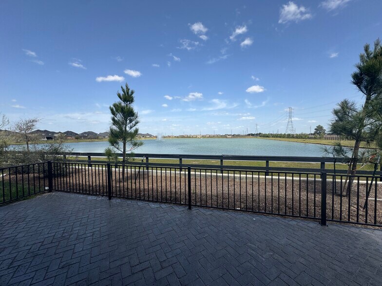 4019 Pitts Road, Katy, TX à louer - Photo de l’immeuble – Image 3 sur 10