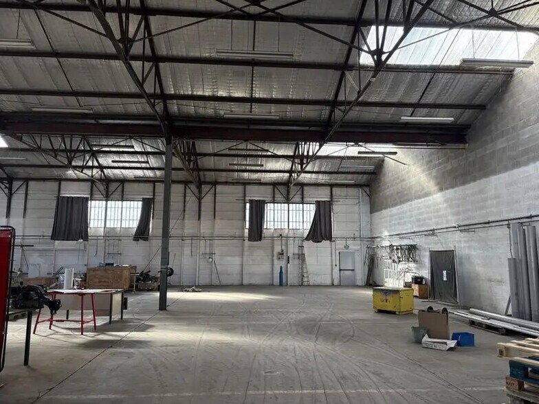Local d’activités dans Feyzin à louer - Photo intérieure – Image 1 sur 7