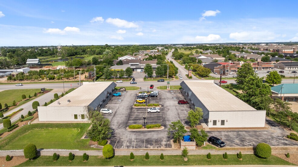 2212 S Walton Blvd, Bentonville, AR à louer - Photo de l’immeuble – Image 3 sur 14