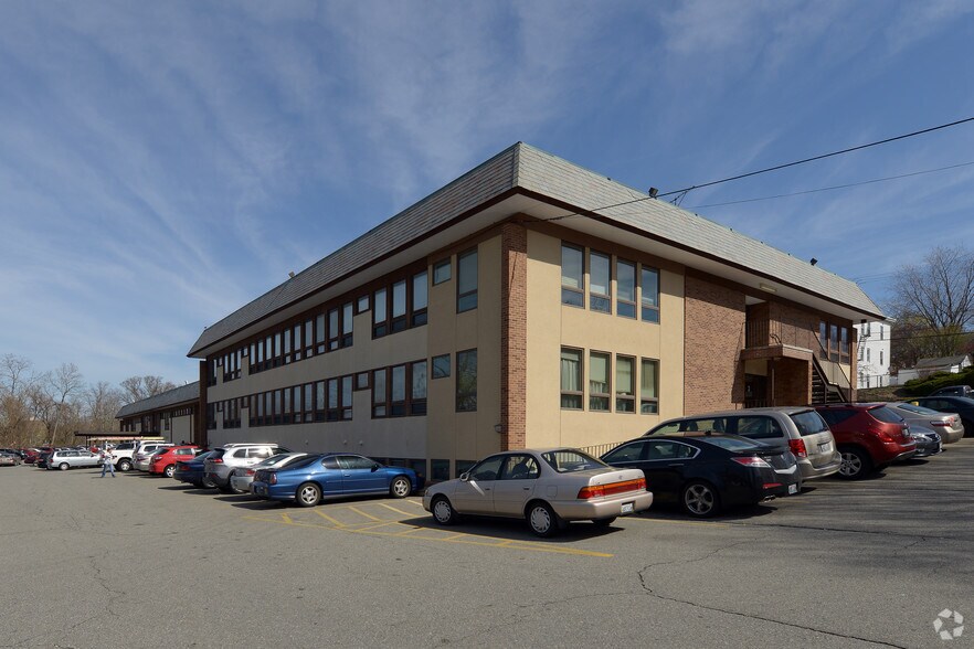 333 School St, Pawtucket, RI à louer - Photo de l’immeuble – Image 1 sur 14