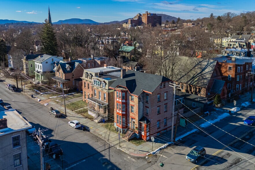 203 Grand St, Newburgh, NY à vendre - Aérien – Image 2 sur 22