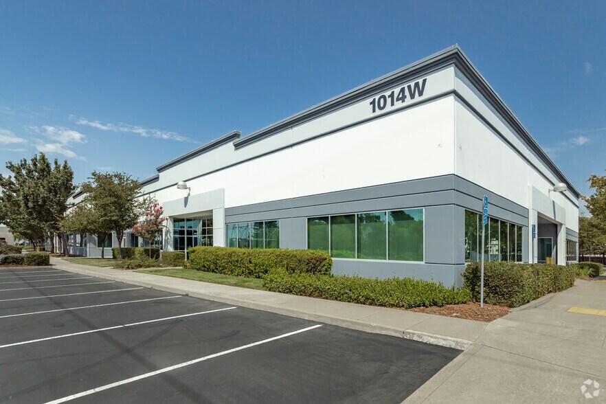 1014 N Market Blvd, Sacramento, CA à louer - Photo de l’immeuble – Image 1 sur 27