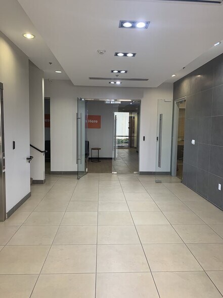 716 Corporate Center Dr, Pomona, CA à louer - Photo intérieure – Image 2 sur 5